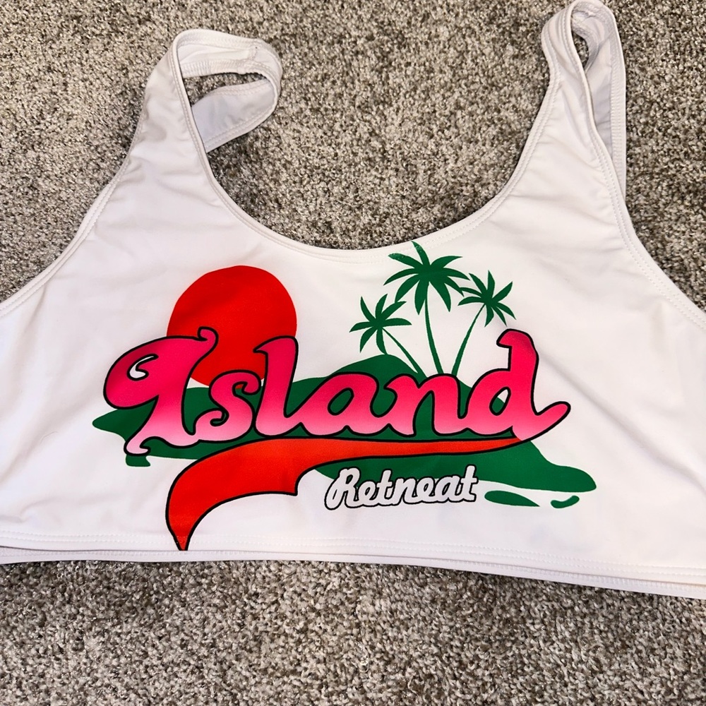 Cute string bikini - Picture 3 of 4